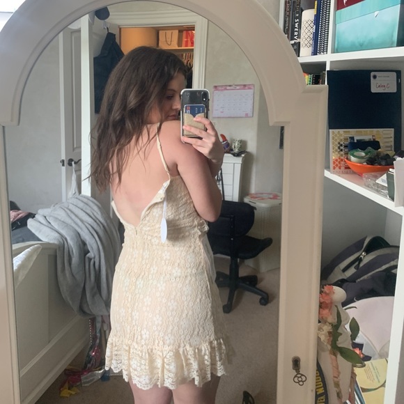 Cream Lace Dress - Picture 2 of 5